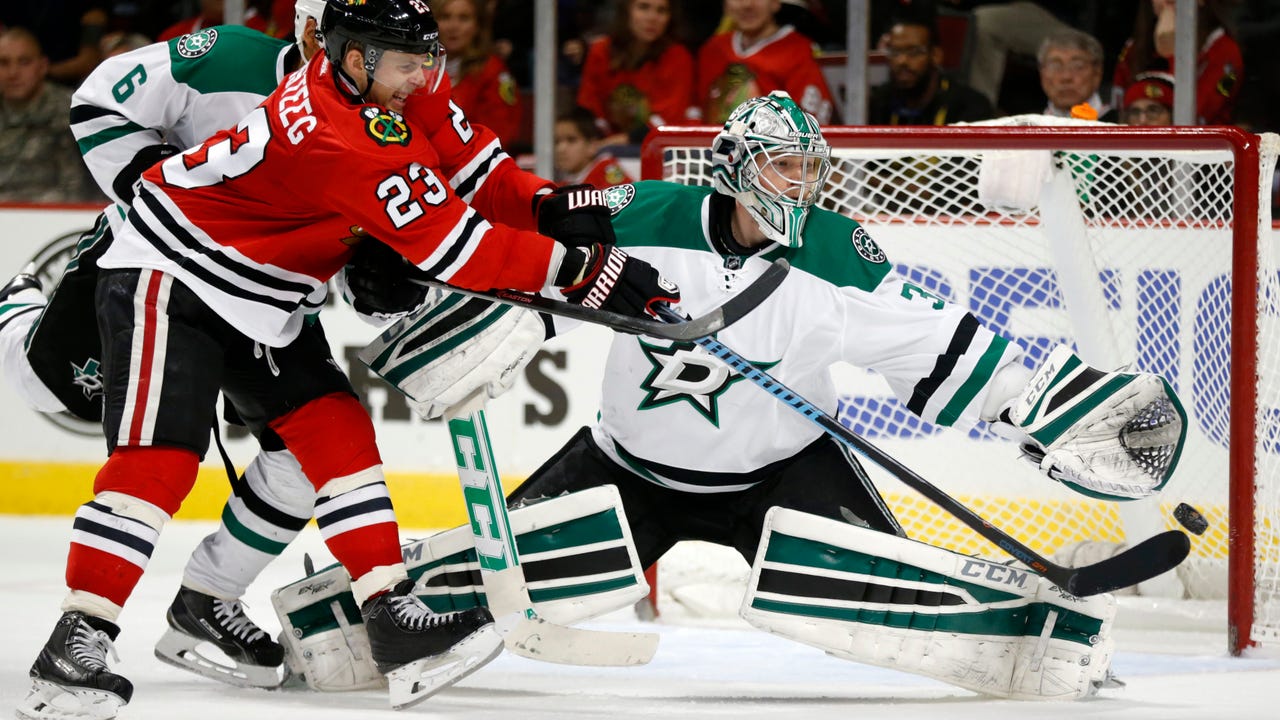 Stars give up 4 goals in 3rd in loss to Blackhawks